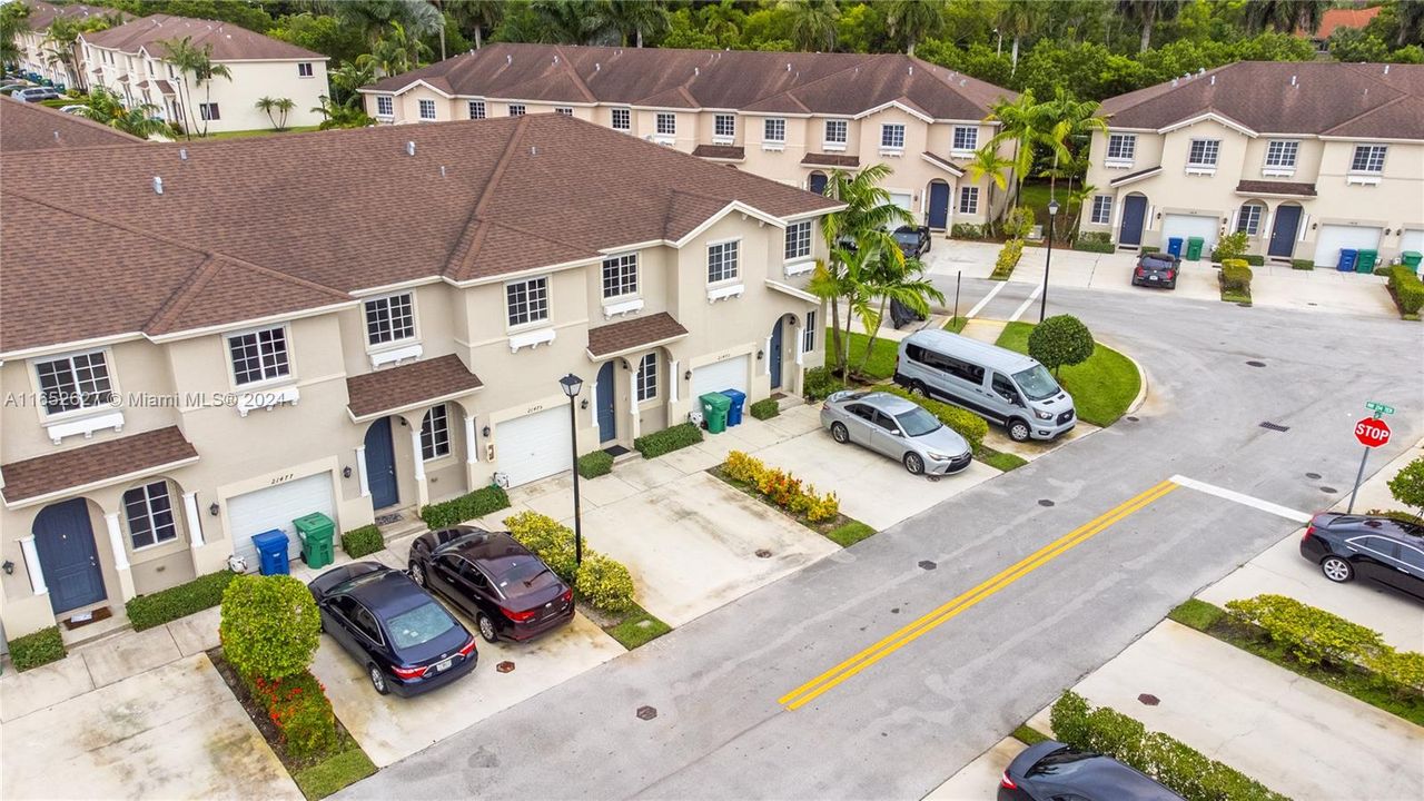 For Sale: $410,000 (3 beds, 2 baths, 1589 Square Feet)