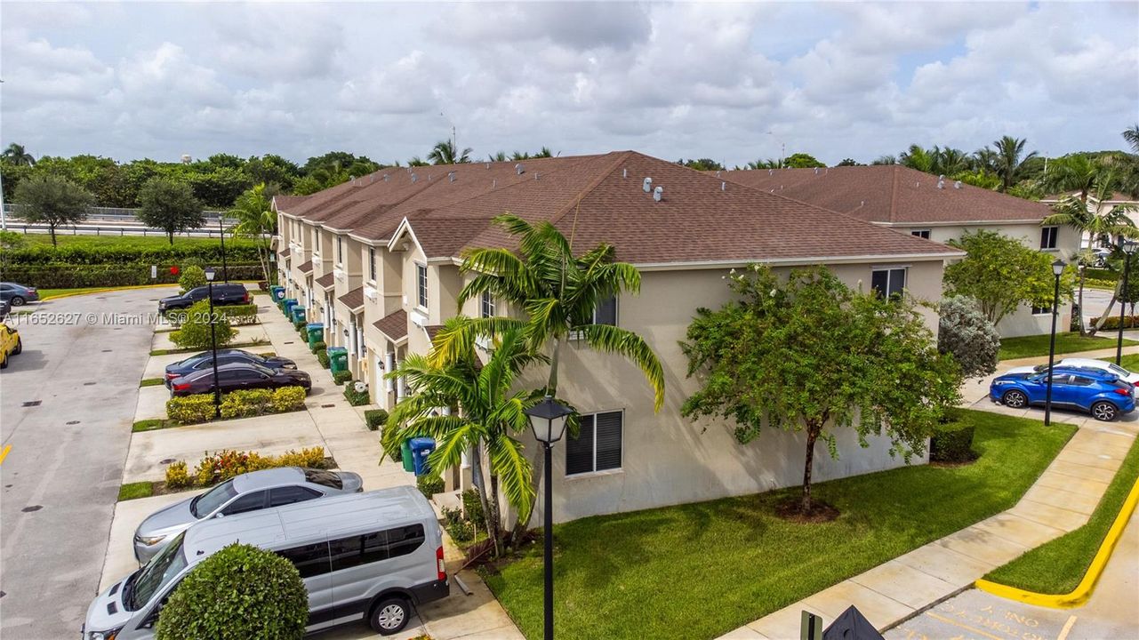 Active With Contract: $410,000 (3 beds, 2 baths, 1589 Square Feet)