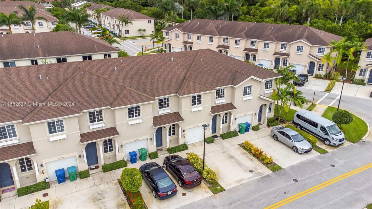 For Sale: $410,000 (3 beds, 2 baths, 1589 Square Feet)