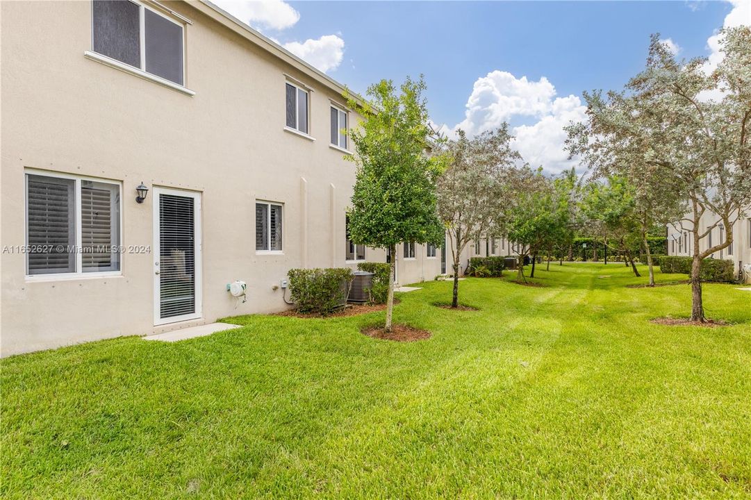 For Sale: $410,000 (3 beds, 2 baths, 1589 Square Feet)