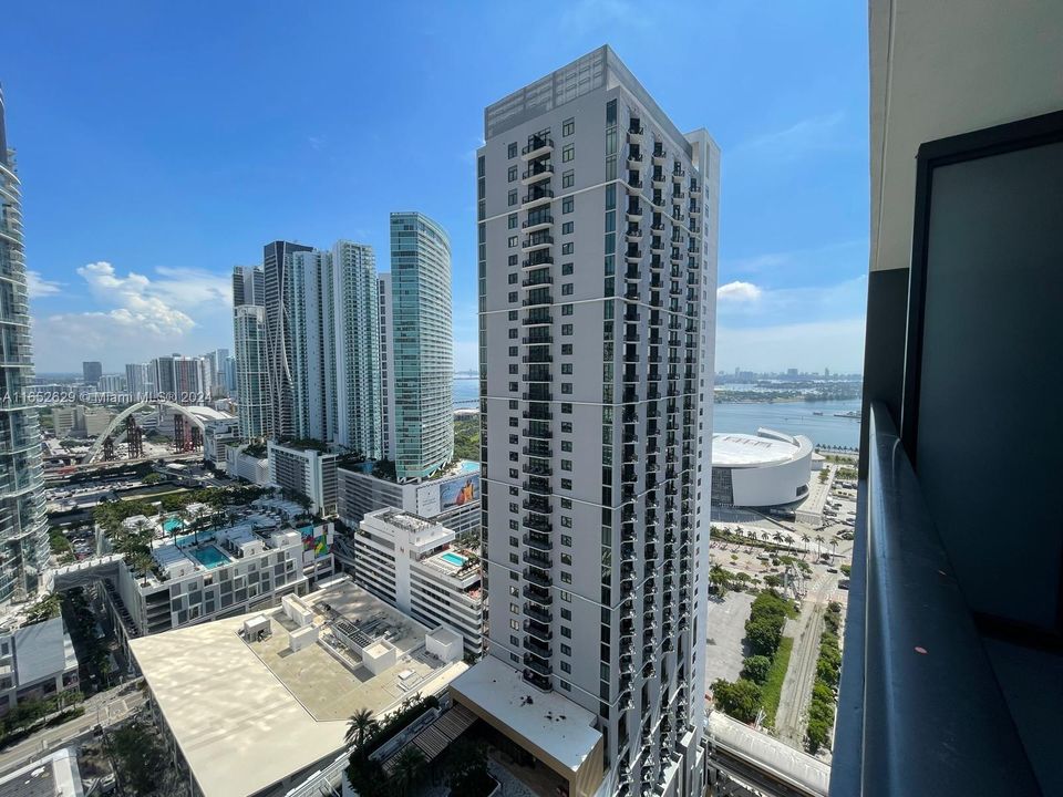 For Sale: $1,499,900 (2 beds, 2 baths, 1072 Square Feet)