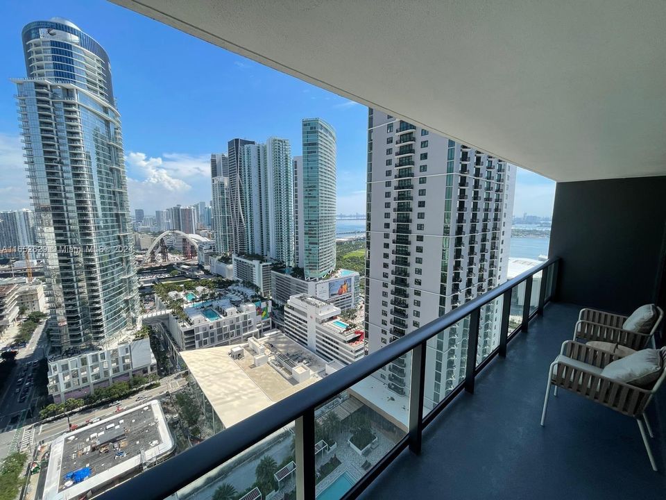 For Sale: $1,499,900 (2 beds, 2 baths, 1072 Square Feet)