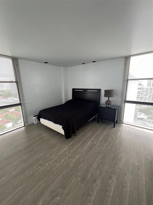 Active With Contract: $3,500 (2 beds, 2 baths, 1142 Square Feet)