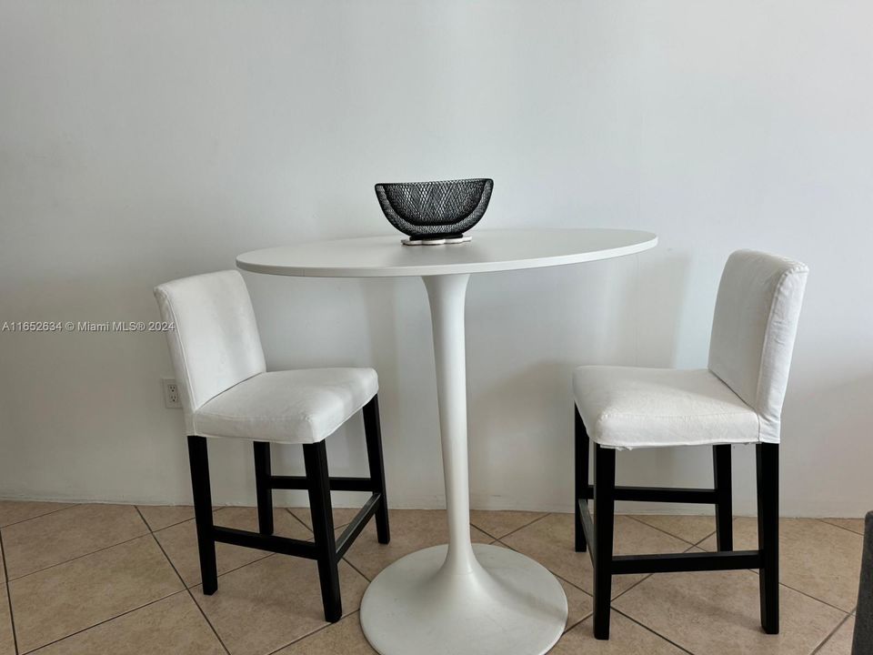 Recently Rented: $2,600 (1 beds, 1 baths, 657 Square Feet)