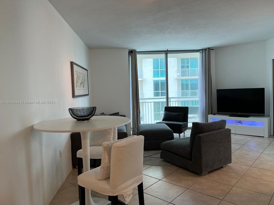 Recently Rented: $2,600 (1 beds, 1 baths, 657 Square Feet)