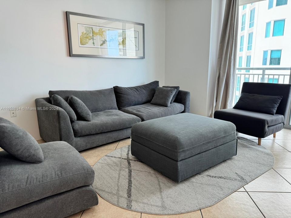 Recently Rented: $2,600 (1 beds, 1 baths, 657 Square Feet)