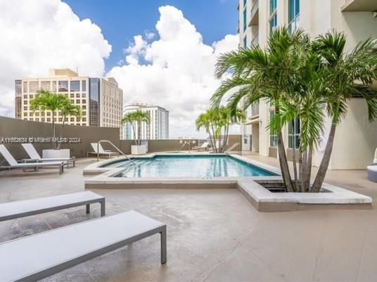 Recently Rented: $2,600 (1 beds, 1 baths, 657 Square Feet)