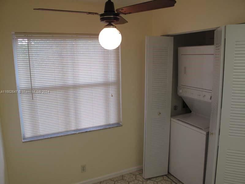 For Sale: $135,000 (1 beds, 2 baths, 960 Square Feet)