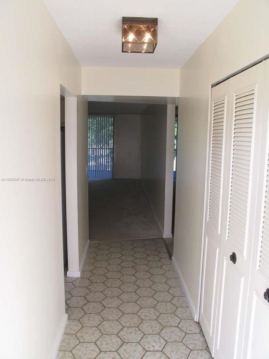 For Sale: $135,000 (1 beds, 2 baths, 960 Square Feet)