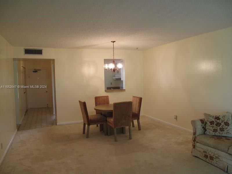 For Sale: $135,000 (1 beds, 2 baths, 960 Square Feet)