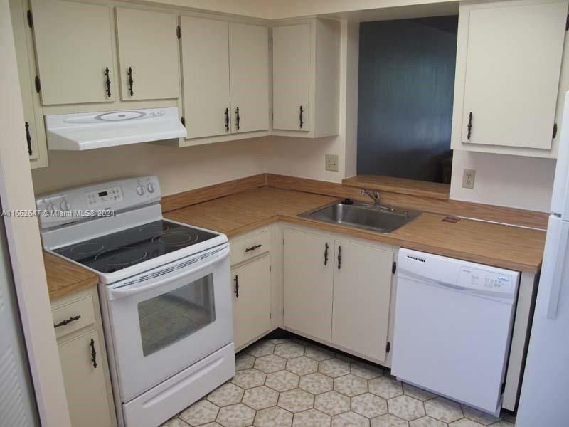 For Sale: $135,000 (1 beds, 2 baths, 960 Square Feet)