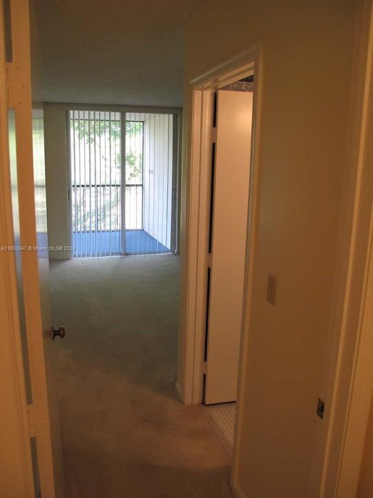 For Sale: $135,000 (1 beds, 2 baths, 960 Square Feet)