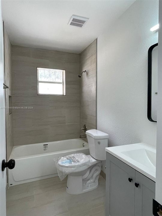 Active With Contract: $2,750 (3 beds, 2 baths, 1333 Square Feet)