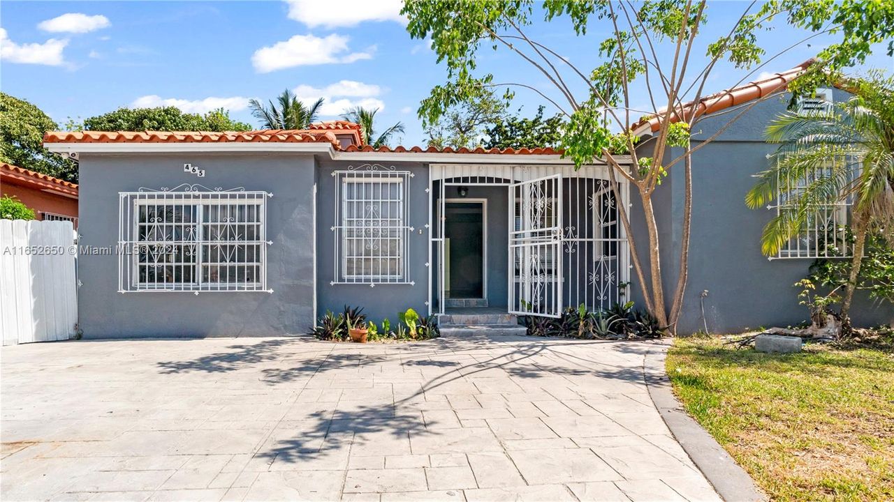 En Venta: $529,900 (4 camas, 2 baños, 1394 Pies cuadrados)