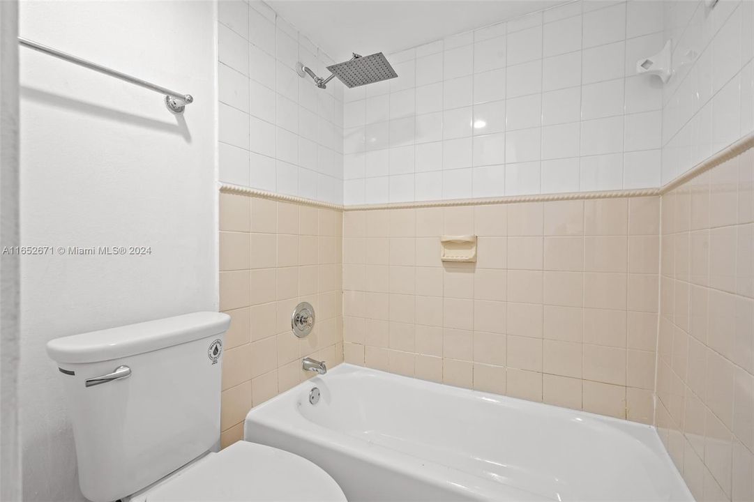 Active With Contract: $229,000 (1 beds, 1 baths, 725 Square Feet)