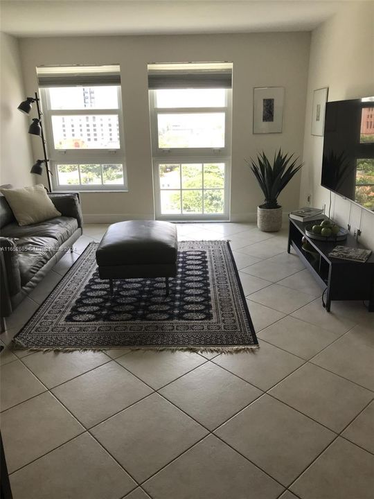 For Rent: $2,600 (1 beds, 1 baths, 750 Square Feet)