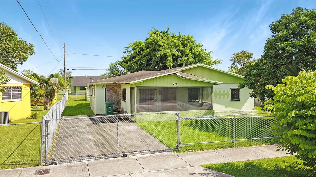 Active With Contract: $300,000 (3 beds, 2 baths, 2581 Square Feet)