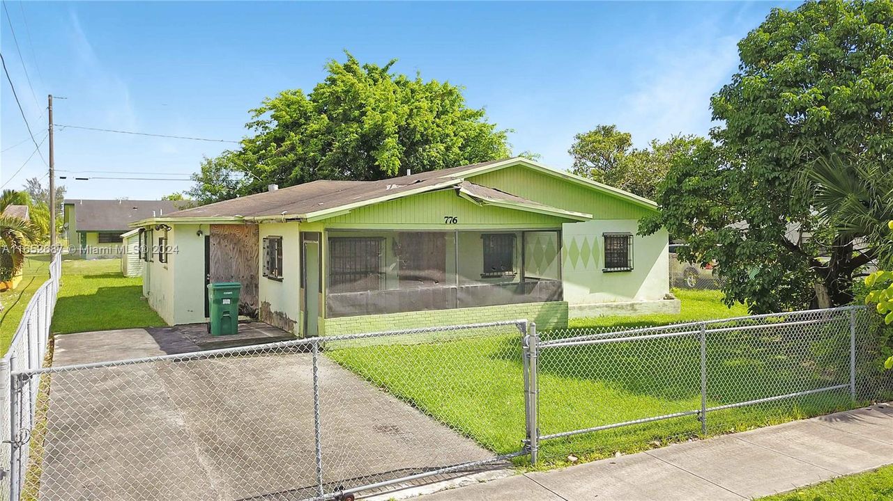 Active With Contract: $300,000 (3 beds, 2 baths, 2581 Square Feet)