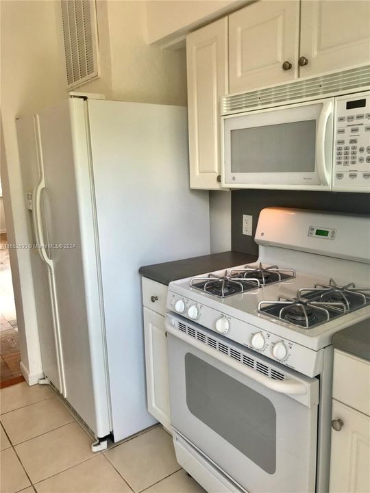 For Rent: $2,150 (1 beds, 1 baths, 710 Square Feet)