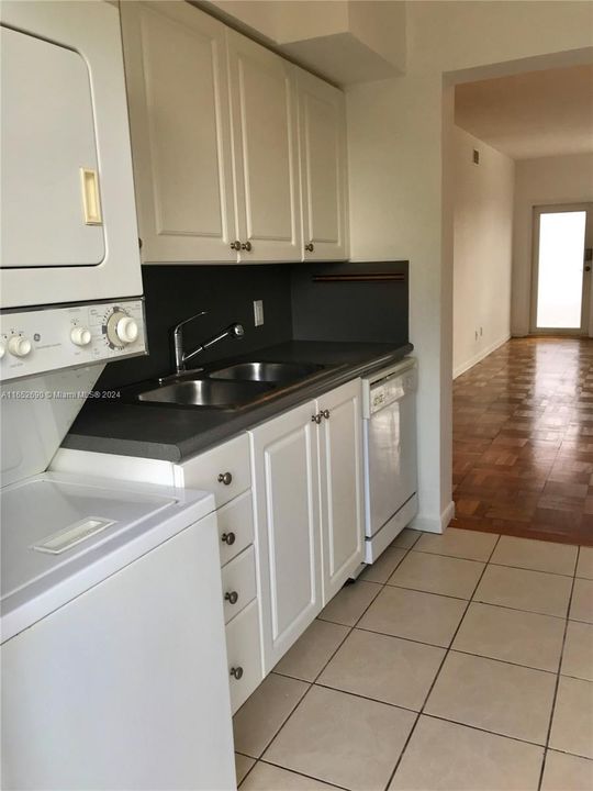 For Rent: $2,150 (1 beds, 1 baths, 710 Square Feet)