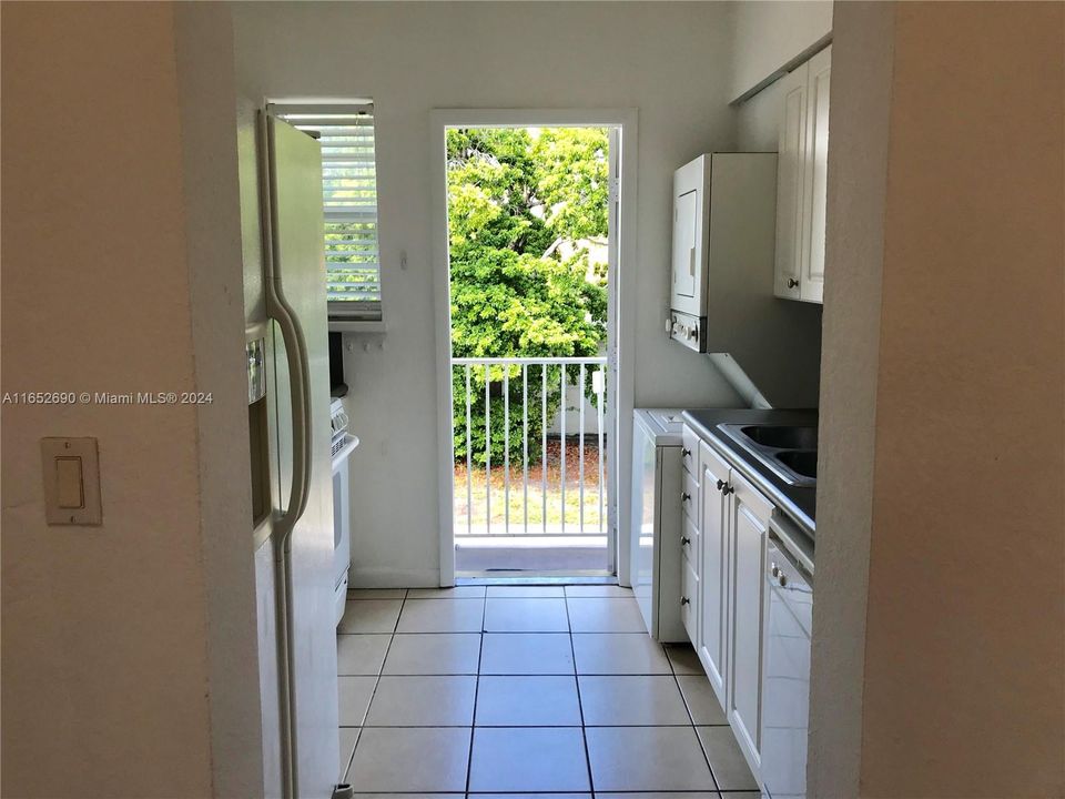 For Rent: $2,150 (1 beds, 1 baths, 710 Square Feet)