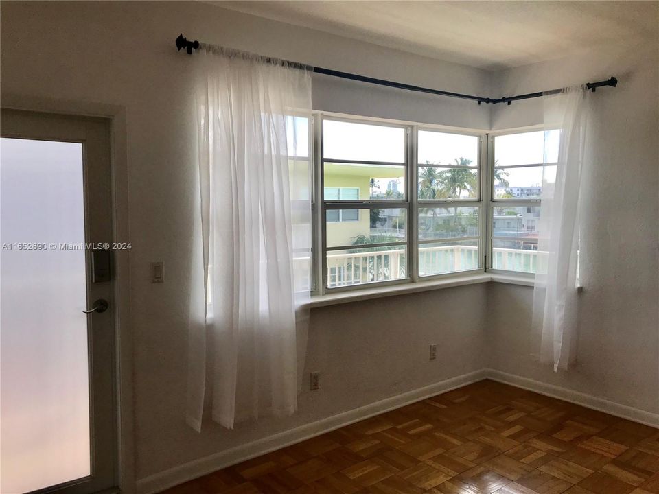 For Rent: $2,150 (1 beds, 1 baths, 710 Square Feet)