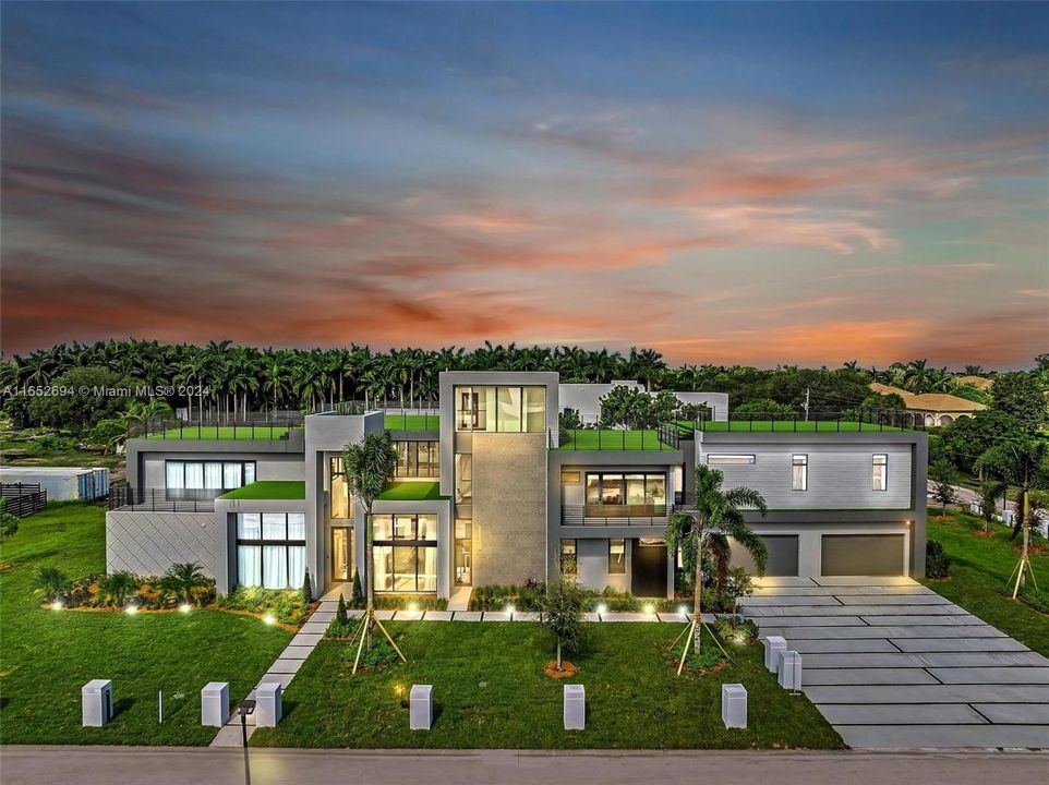 For Sale: $6,995,000 (8 beds, 8 baths, 9032 Square Feet)