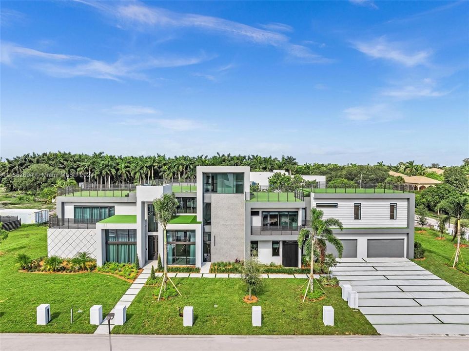 For Sale: $6,995,000 (8 beds, 8 baths, 9032 Square Feet)