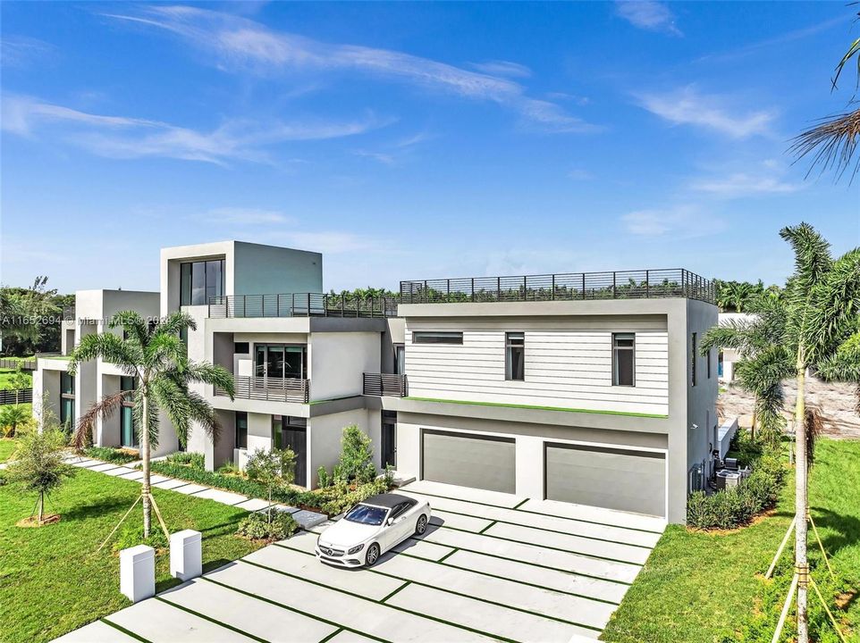 For Sale: $6,995,000 (8 beds, 8 baths, 9032 Square Feet)