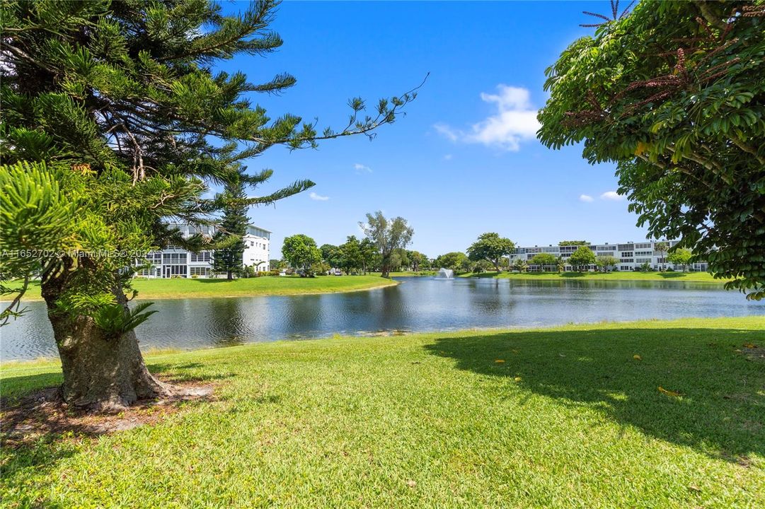 Active With Contract: $120,000 (2 beds, 2 baths, 983 Square Feet)