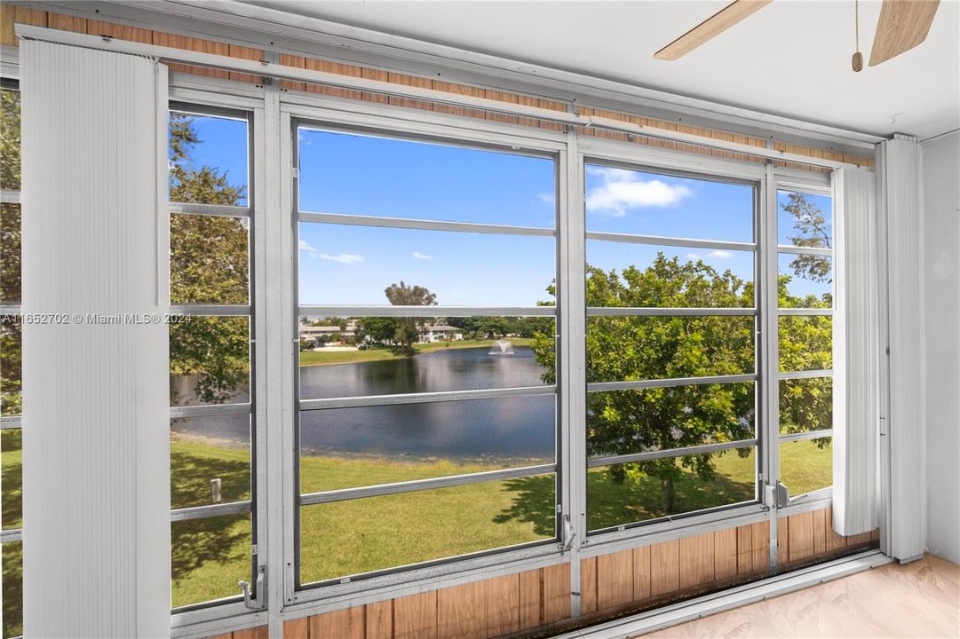 Active With Contract: $120,000 (2 beds, 2 baths, 983 Square Feet)