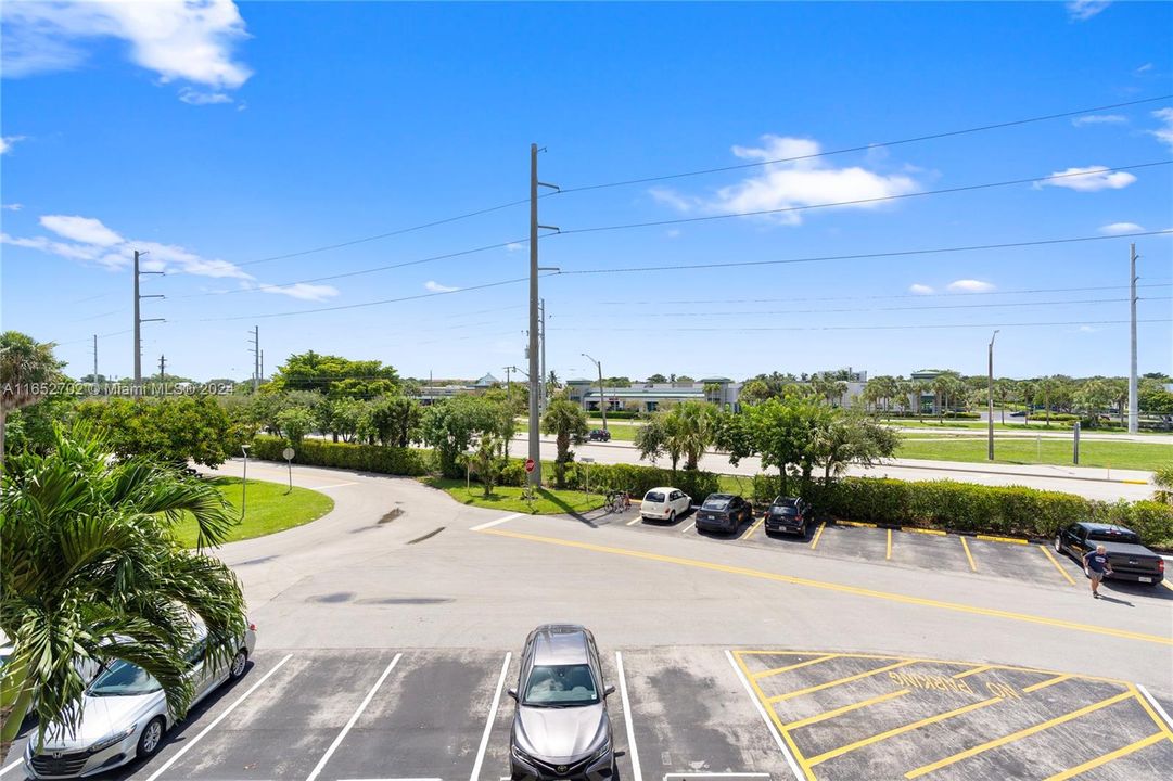 Active With Contract: $120,000 (2 beds, 2 baths, 983 Square Feet)