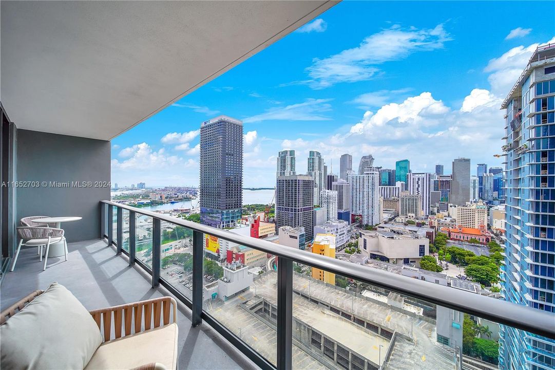 For Sale: $829,900 (1 beds, 1 baths, 670 Square Feet)