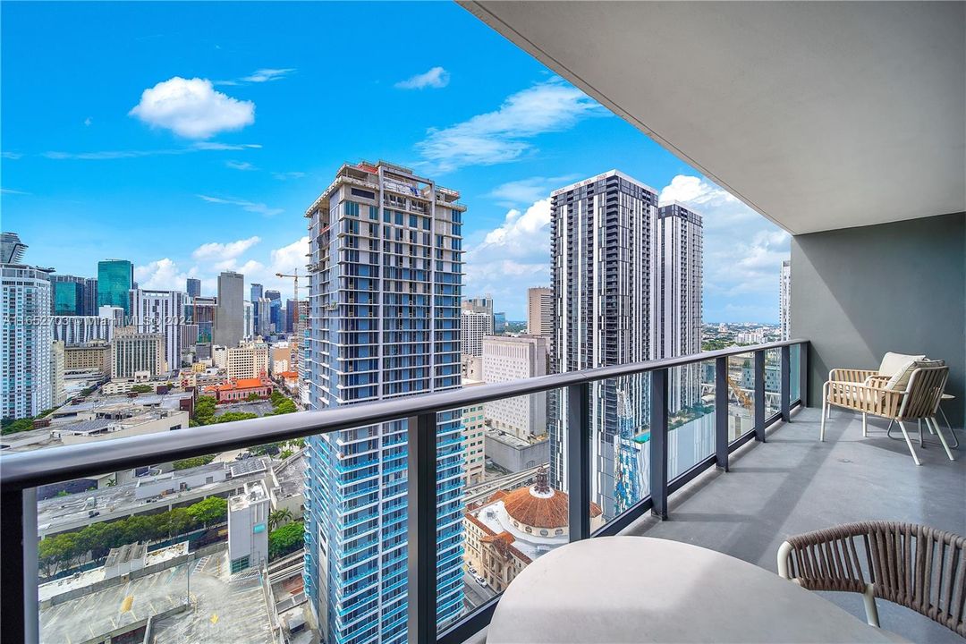 For Sale: $829,900 (1 beds, 1 baths, 670 Square Feet)