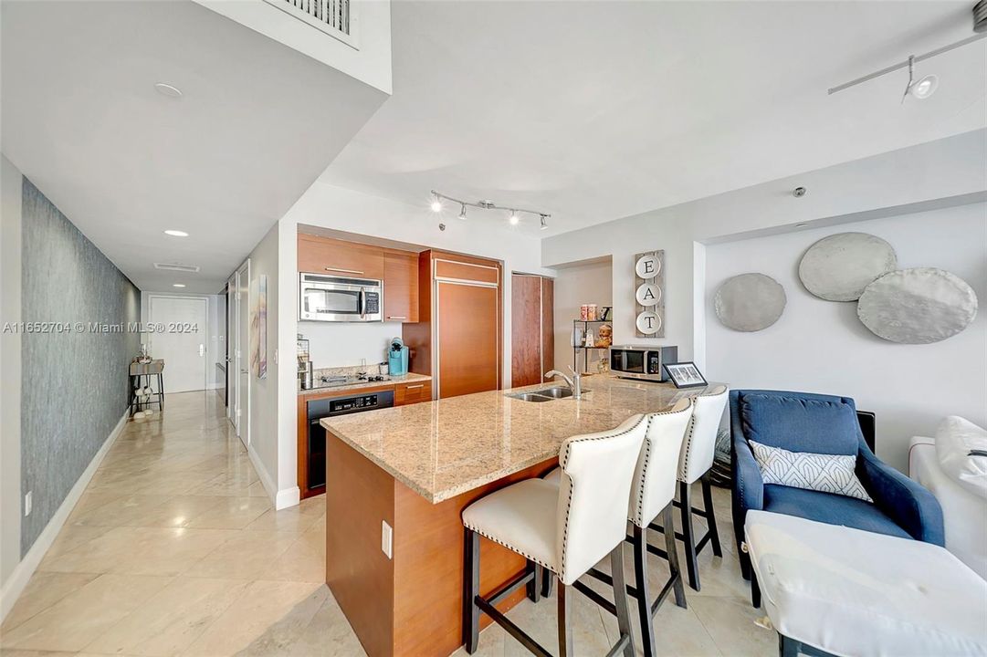 For Sale: $679,900 (1 beds, 1 baths, 844 Square Feet)