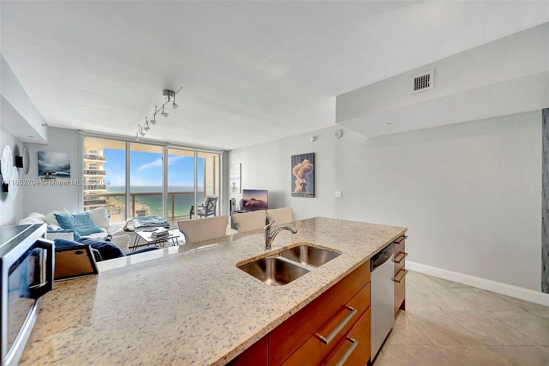 For Sale: $679,900 (1 beds, 1 baths, 844 Square Feet)