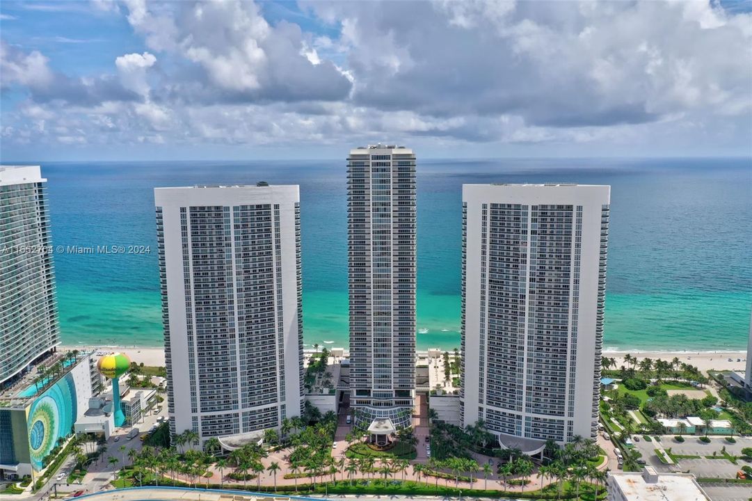 For Sale: $679,900 (1 beds, 1 baths, 844 Square Feet)