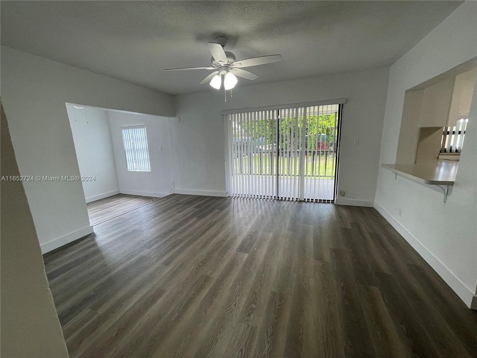 Active With Contract: $2,800 (2 beds, 1 baths, 1200 Square Feet)