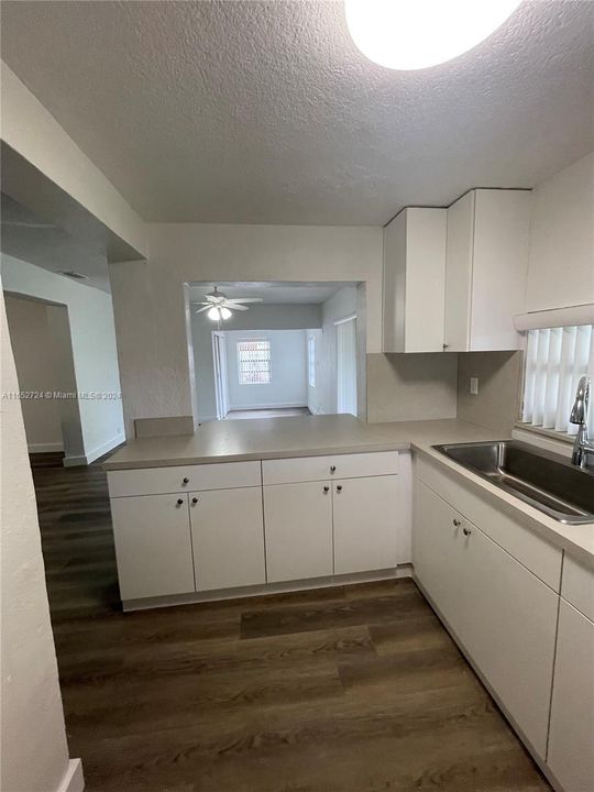 Active With Contract: $2,800 (2 beds, 1 baths, 1200 Square Feet)