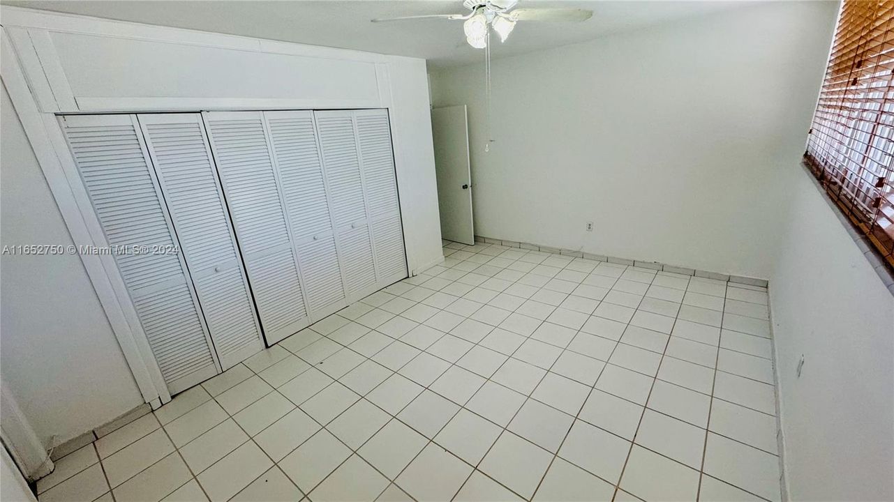 For Sale: $385,000 (1 beds, 1 baths, 646 Square Feet)