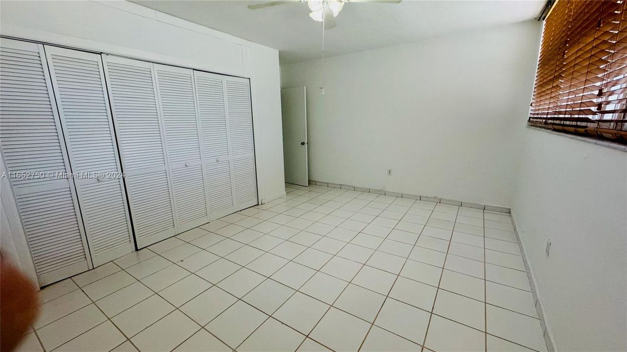 For Sale: $385,000 (1 beds, 1 baths, 646 Square Feet)