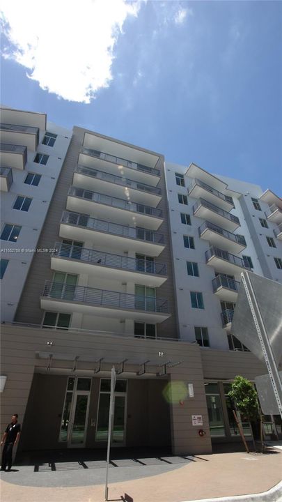 Active With Contract: $2,100 (1 beds, 1 baths, 765 Square Feet)