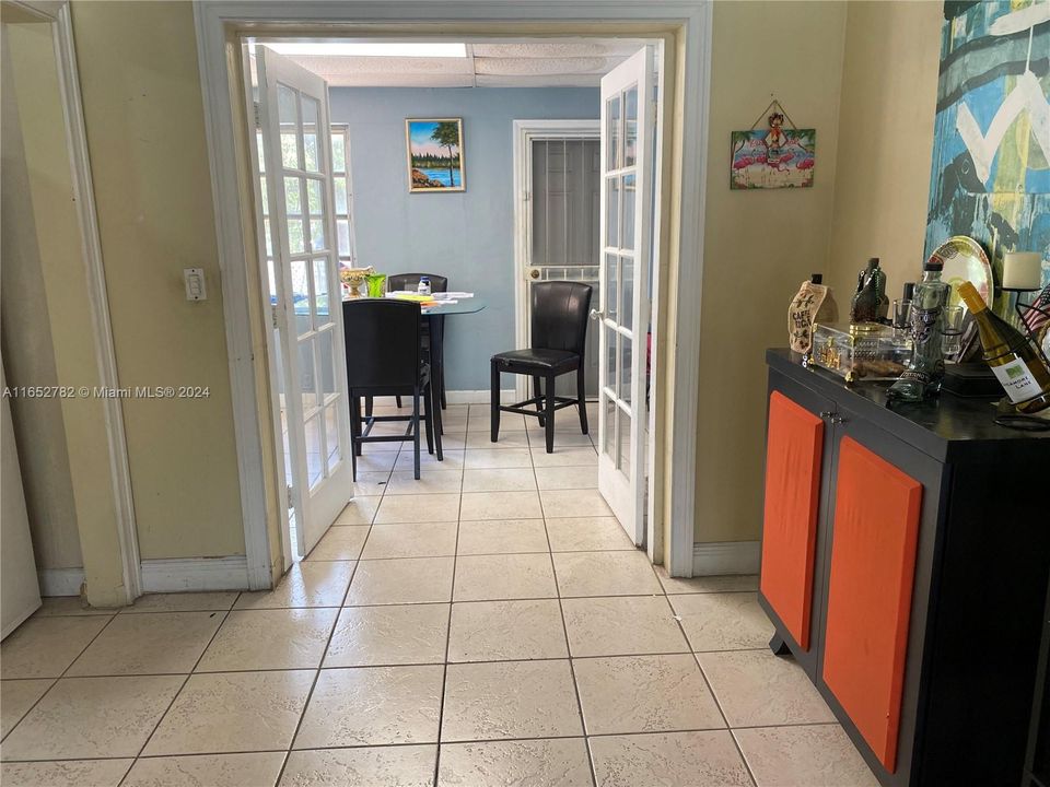 For Sale: $499,000 (2 beds, 1 baths, 2232 Square Feet)