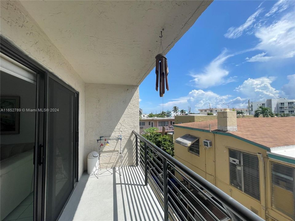 For Sale: $475,000 (2 beds, 2 baths, 1175 Square Feet)