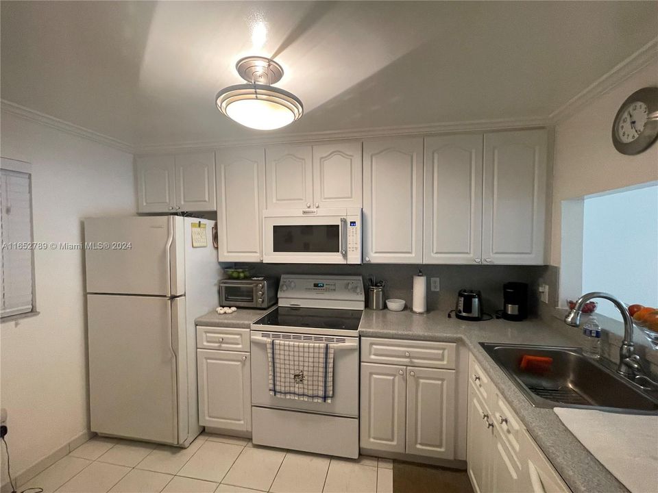 For Sale: $475,000 (2 beds, 2 baths, 1175 Square Feet)