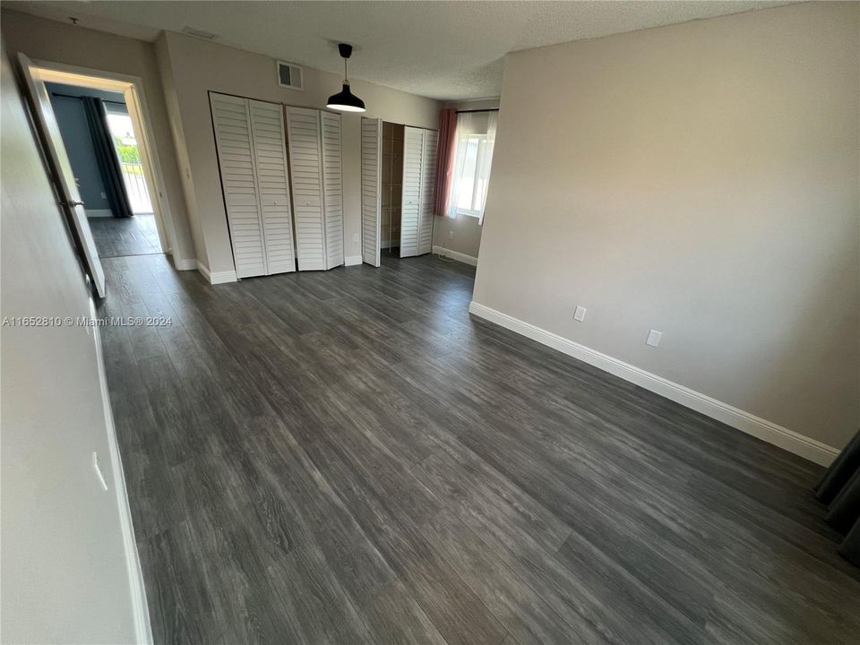 Active With Contract: $2,600 (2 beds, 2 baths, 1322 Square Feet)