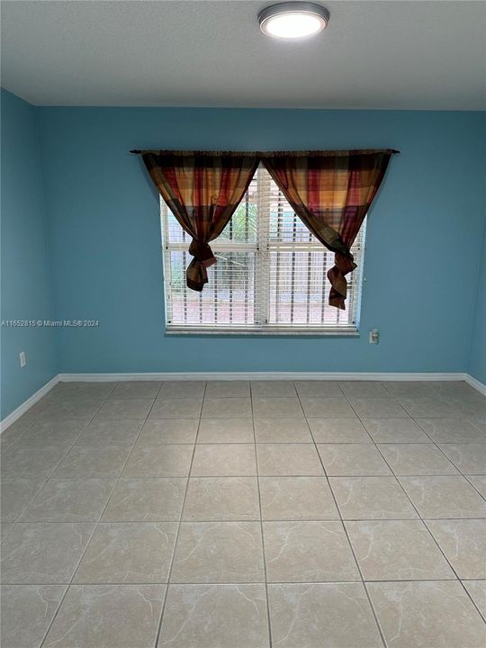 Recently Rented: $3,300 (3 beds, 2 baths, 1499 Square Feet)