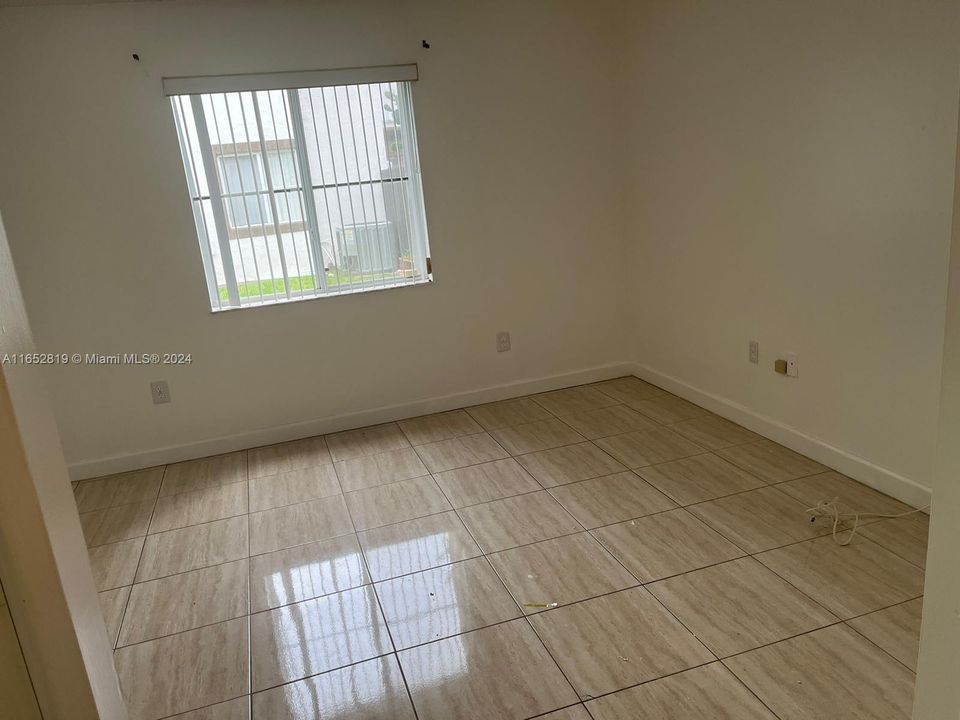 Activo con contrato: $344,999 (2 camas, 2 baños, 970 Pies cuadrados)