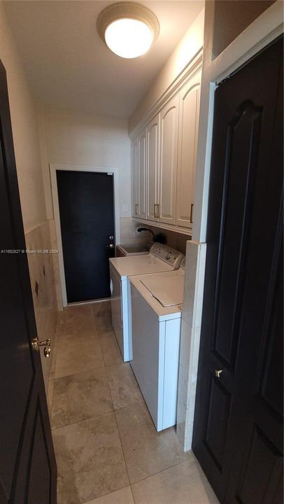 For Rent: $4,900 (4 beds, 2 baths, 2078 Square Feet)