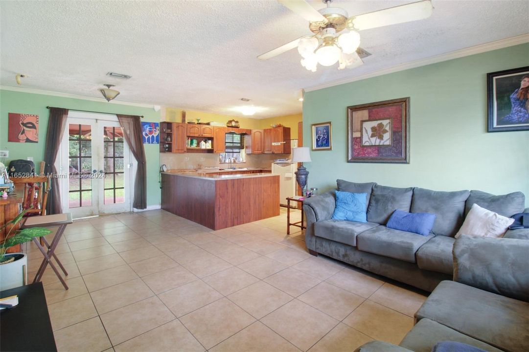 For Sale: $650,000 (3 beds, 1 baths, 1335 Square Feet)